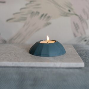 Waxinelichthouder bij urn Meissa donkergroen– modern keramiek met warme uitstraling.