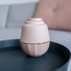 kleine-urn-mini-urn-kleineurn-untje-karamel-goud-urn